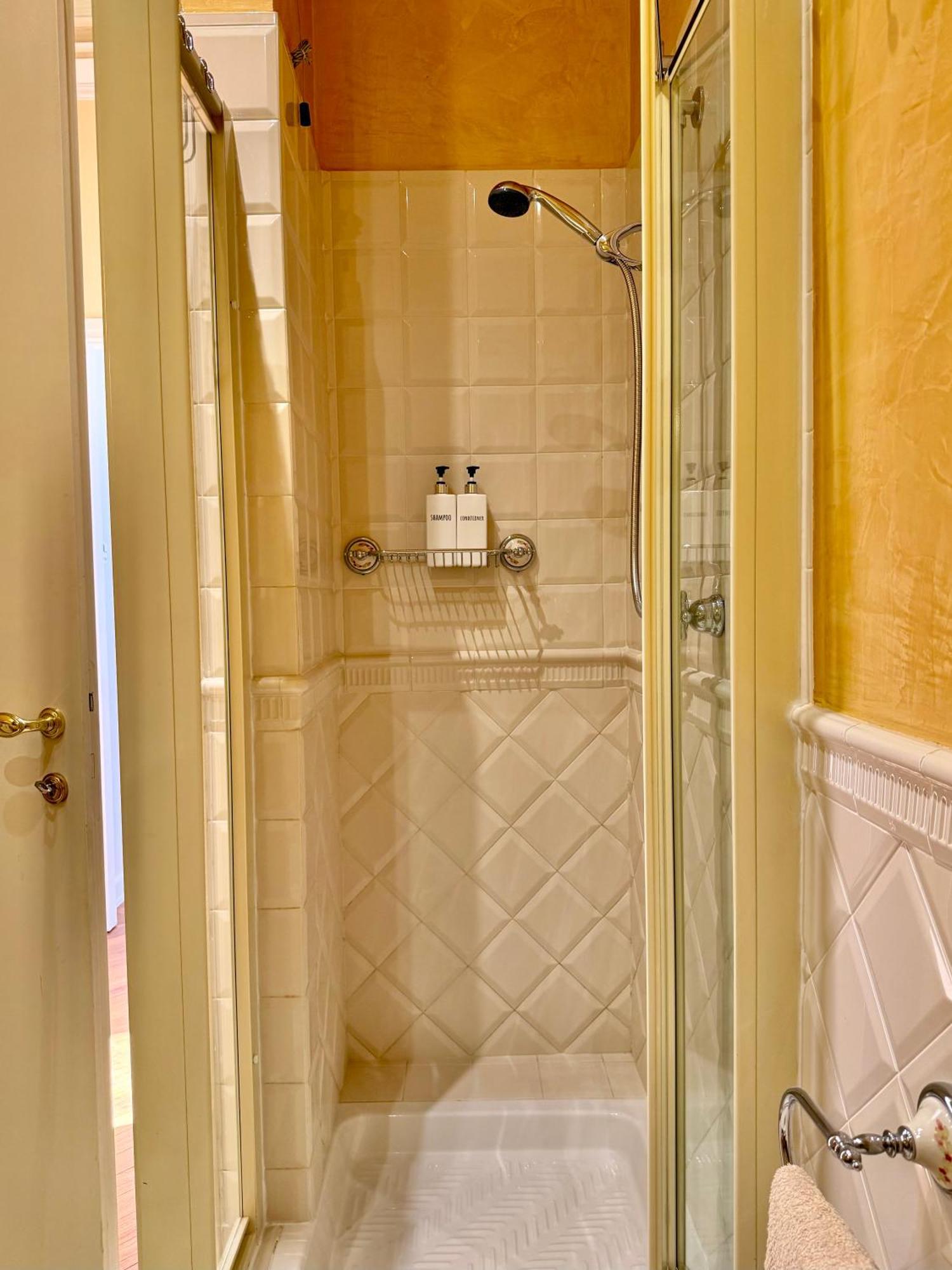 Belle Ile Lake View Suite Cadenabbia Exterior photo